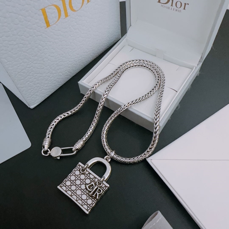 chr1st1an D10r necklaces